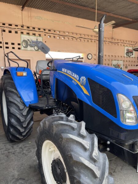 New Holland 9010, 90 HP, 4WD